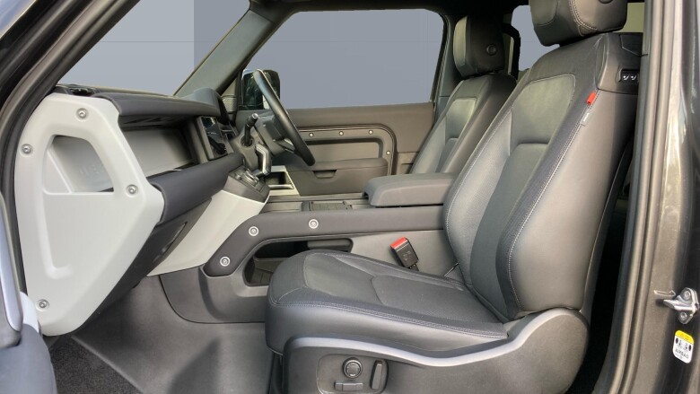 Land Rover Defender 3.0 D250 X-Dynamic SE 90 3dr Auto Diesel Estate